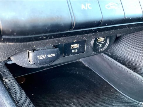 Used 2021 Hyundai Elantra SE FWD image 34