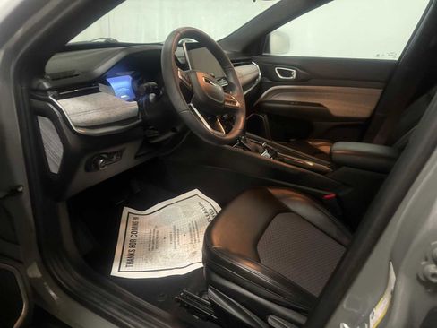 Used 2023 Jeep Compass Latitude image 19