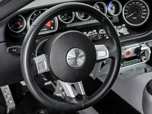 Used 2005 Ford GT RWD image 38