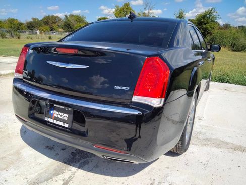 Used 2019 Chrysler 300 Limited image 5
