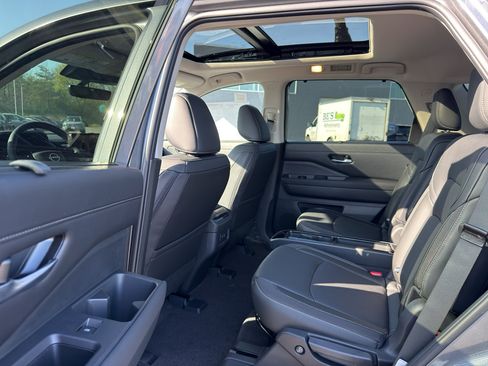New 2026 Nissan Pathfinder SL AWD/4WD image 30
