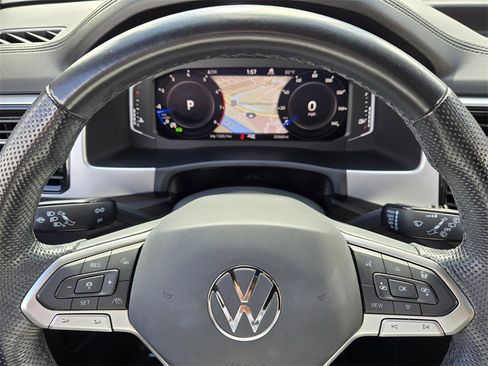 Certified 2022 Volkswagen Atlas Cross Sport SEL R-Line image 25