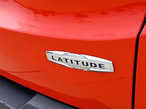 Certified 2019 Jeep Renegade Latitude w/ Cold Weather Group AWD/4WD image 27