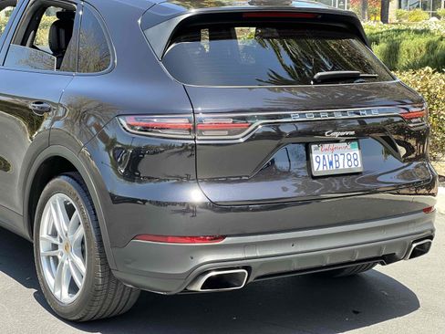 Used 2019 Porsche Cayenne w/ Premium Package AWD/4WD image 72