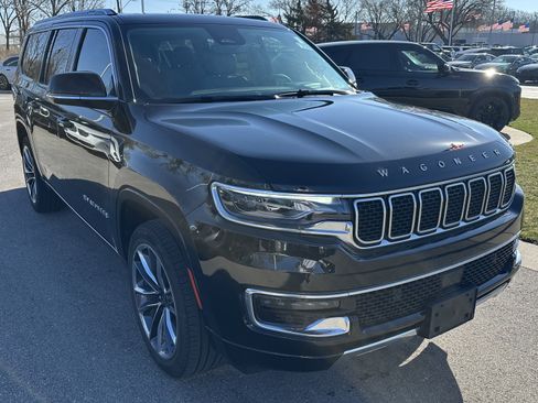 Used 2024 Jeep Wagoneer L Series III w/ Premium Group I image 2