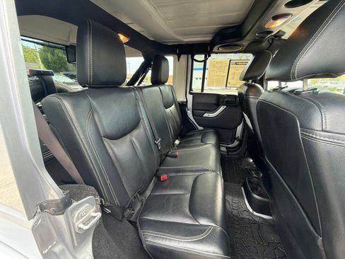 Used 2013 Jeep Wrangler Unlimited Sahara w/ Dual Top Group AWD/4WD image 23