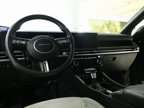 Used 2025 Hyundai Santa Cruz SEL image 12