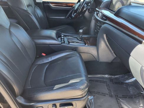 Used 2019 Lexus LX 570 4WD w/ Luxury Package image 24