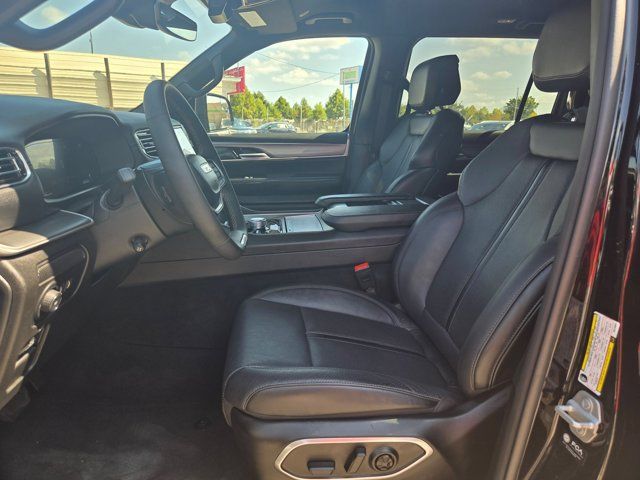 Used 2025 Jeep Wagoneer L Series II AWD/4WD image 24