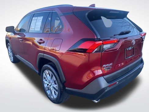 Used 2023 Toyota RAV4 XLE Premium image 5