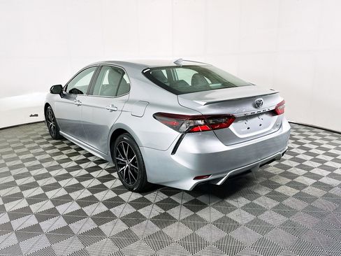 Used 2023 Toyota Camry SE image 5
