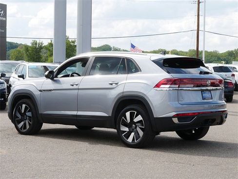 Certified 2024 Volkswagen Atlas Cross Sport SE w/ Panoramic Sunroof Package image 5