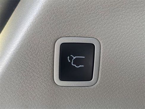 Certified 2024 Chrysler Pacifica Touring-L image 15