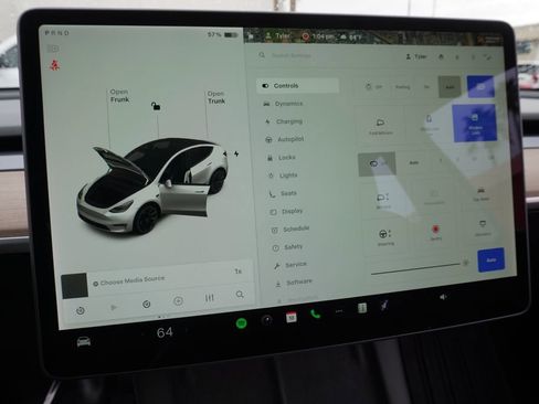 Used 2021 Tesla Model Y Long Range image 21