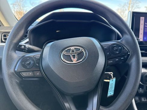 Used 2023 Toyota RAV4 LE image 20