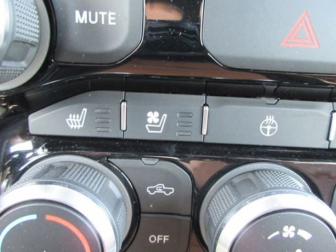 Used 2020 RAM 1500 Limited image 38