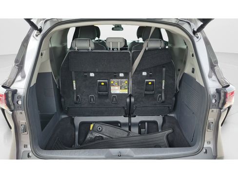 Certified 2024 Toyota Sienna XLE w/ XLE Plus Package FWD image 9