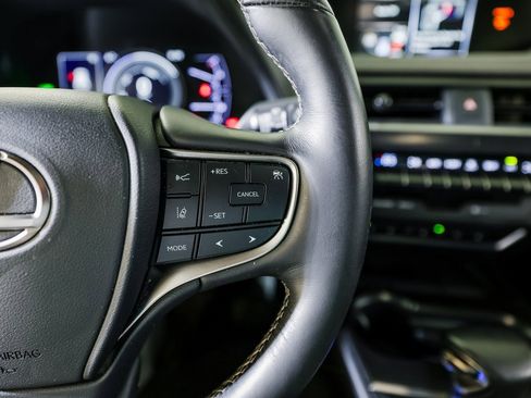 Used 2019 Lexus UX 250h w/ Premium Package image 16