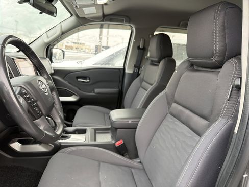 Used 2024 Nissan Frontier SV w/ SV Convenience Package image 9