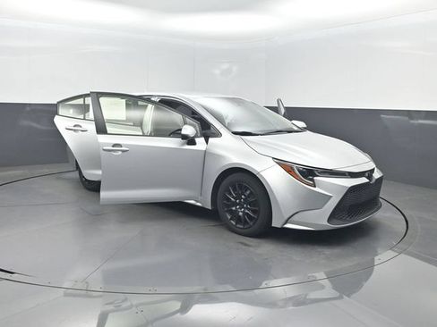 Used 2022 Toyota Corolla LE FWD image 36