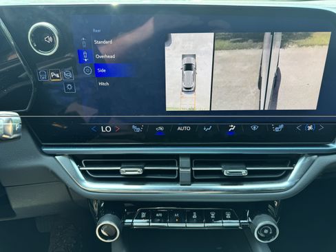 Used 2024 Chevrolet Equinox EV LT FWD image 15