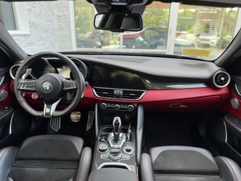 Used 2021 Alfa Romeo Giulia Quadrifoglio image 41