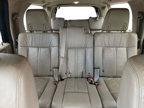 Used 2017 Lincoln Navigator L Select RWD image 15