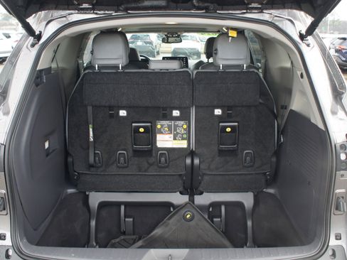 Used 2024 Toyota Sienna XLE image 19