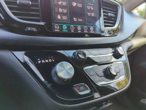 Used 2020 Chrysler Pacifica Limited FWD image 20