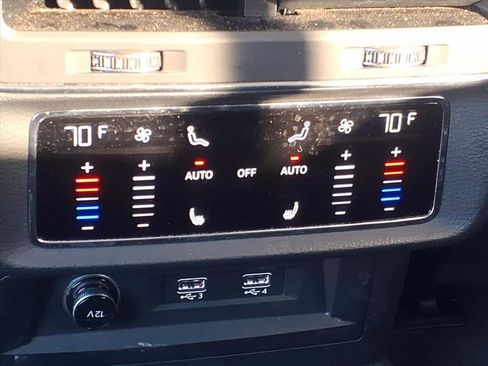 Used 2019 Audi Q8 Prestige w/ Luxury Package image 12