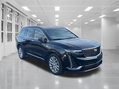 Used 2023 Cadillac XT6 Premium Luxury image 3