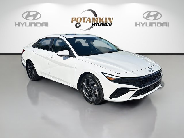 Used 2025 Hyundai Elantra SEL FWD image 3