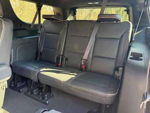 Used 2023 Chevrolet Suburban Premier image 17
