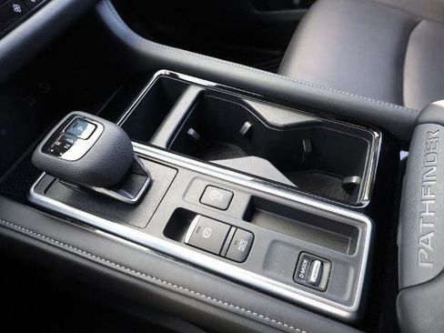 Certified 2025 Nissan Pathfinder SL FWD image 18
