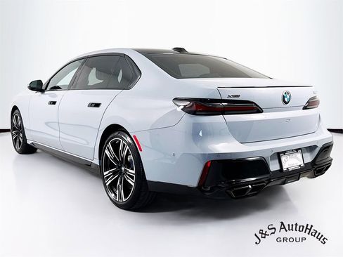 Used 2023 BMW 760i xDrive w/ Executive Package AWD/4WD image 5