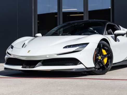 Used 2023 Ferrari SF90 Stradale image 3