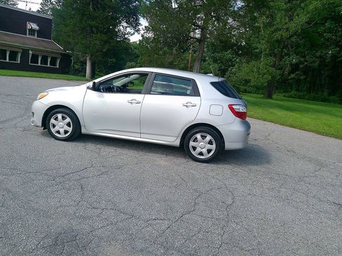 Used 2010 Toyota Matrix FWD image 14
