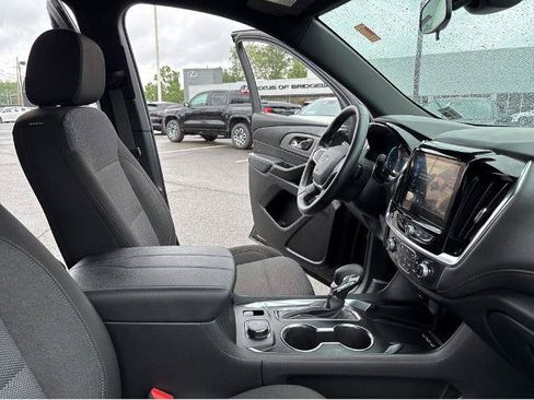 Used 2023 Chevrolet Traverse LT FWD image 30