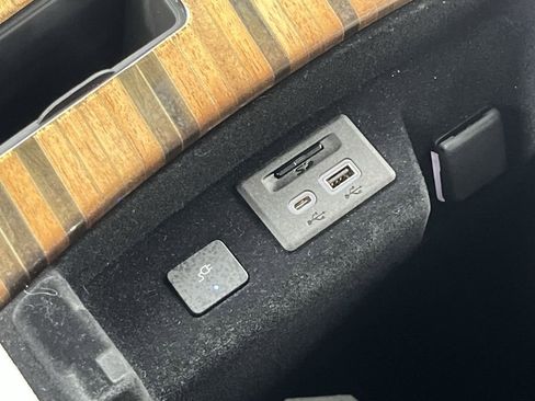 Used 2022 Cadillac Escalade ESV Premium Luxury Platinum w/ Heavy-Duty Trailer Package image 52