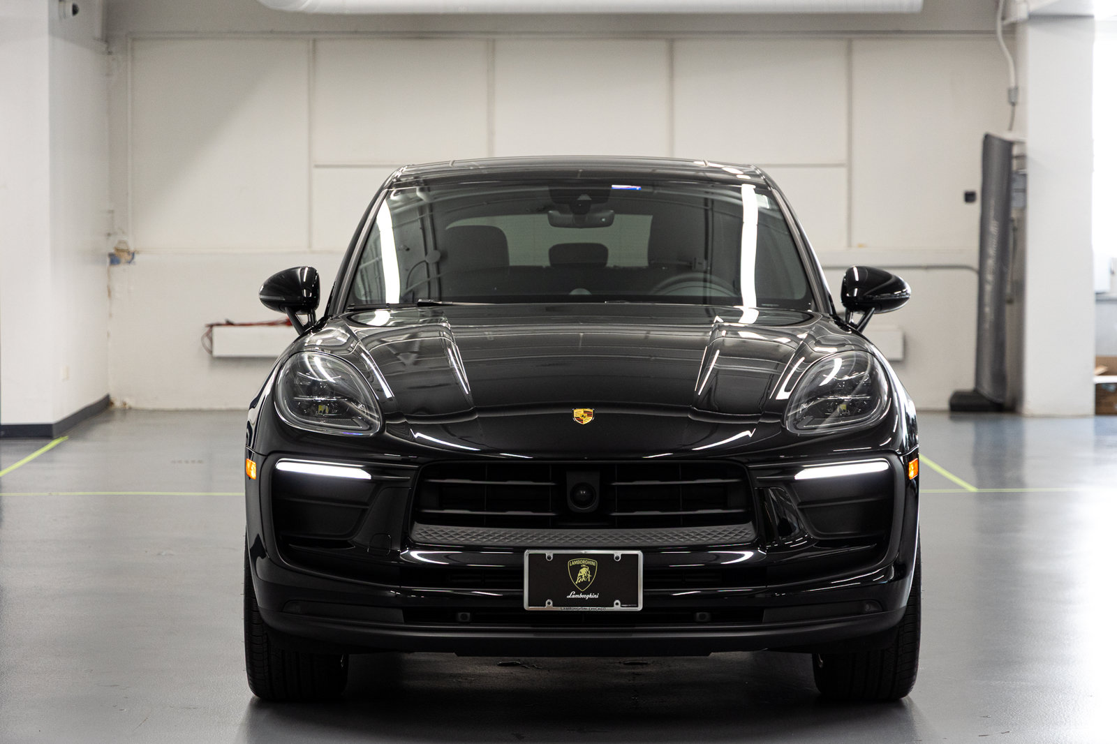 Used 2025 Porsche Macan AWD/4WD image 8
