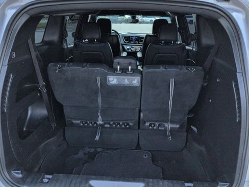 Used 2019 Chrysler Pacifica Touring-L w/ Premium Audio Group FWD image 14
