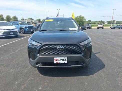 Used 2023 Toyota Corolla Cross LE FWD image 4