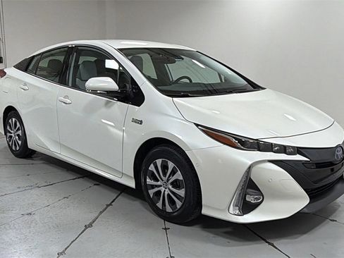 Used 2020 Toyota Prius Prime Limited image 3