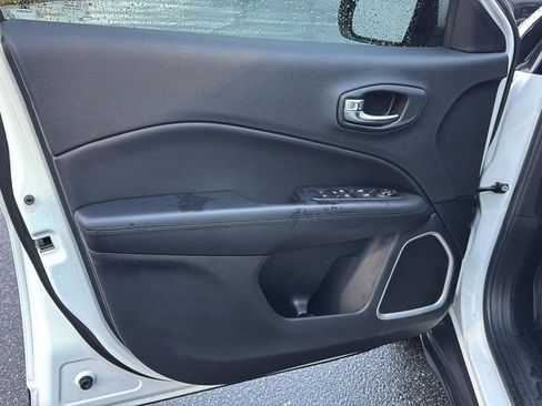 Used 2021 Jeep Compass Latitude image 14