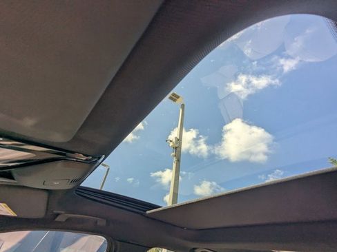 Used 2025 BMW M340i xDrive w/ Premium Package image 9