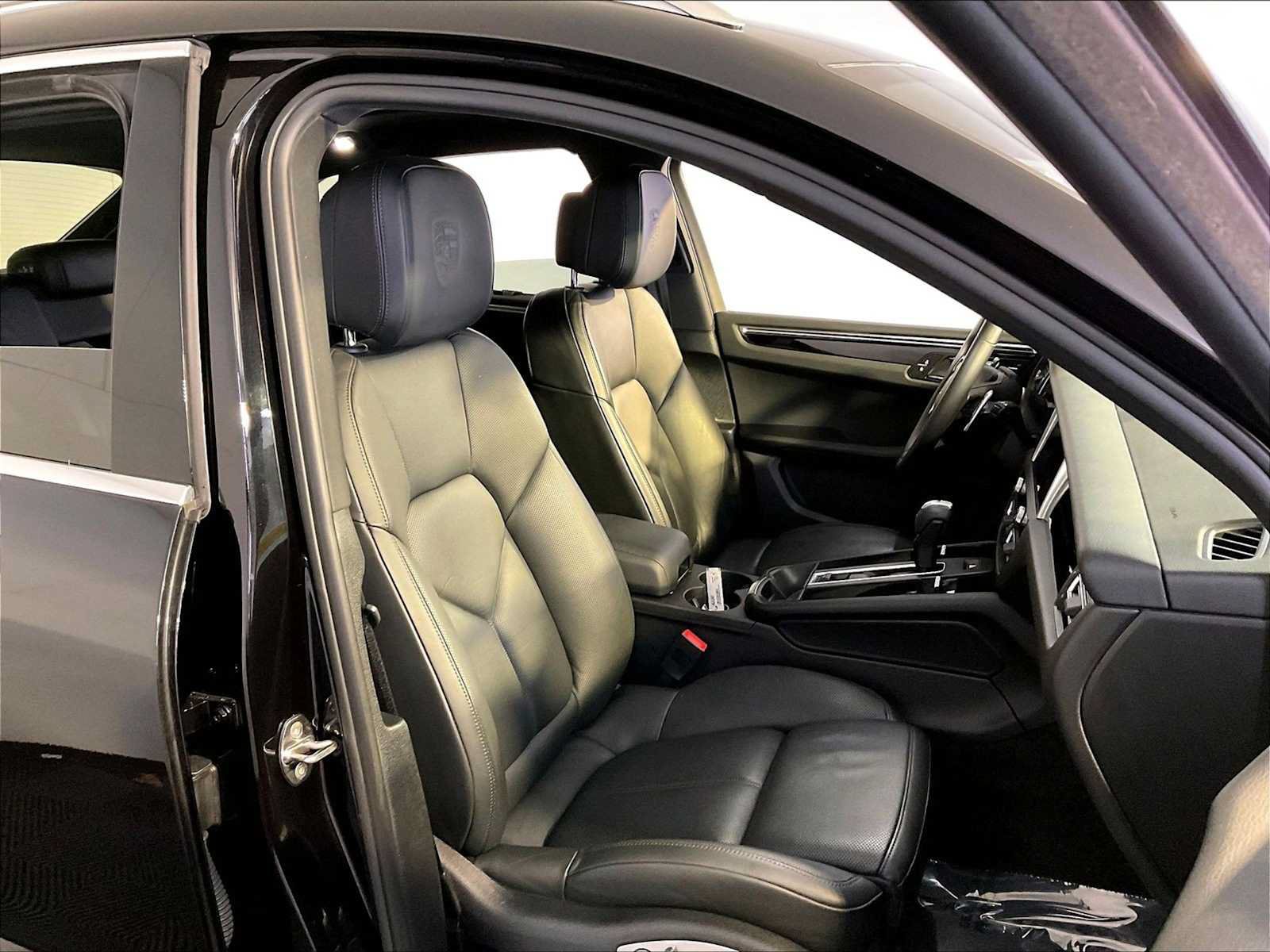 Certified 2022 Porsche Macan AWD/4WD image 18