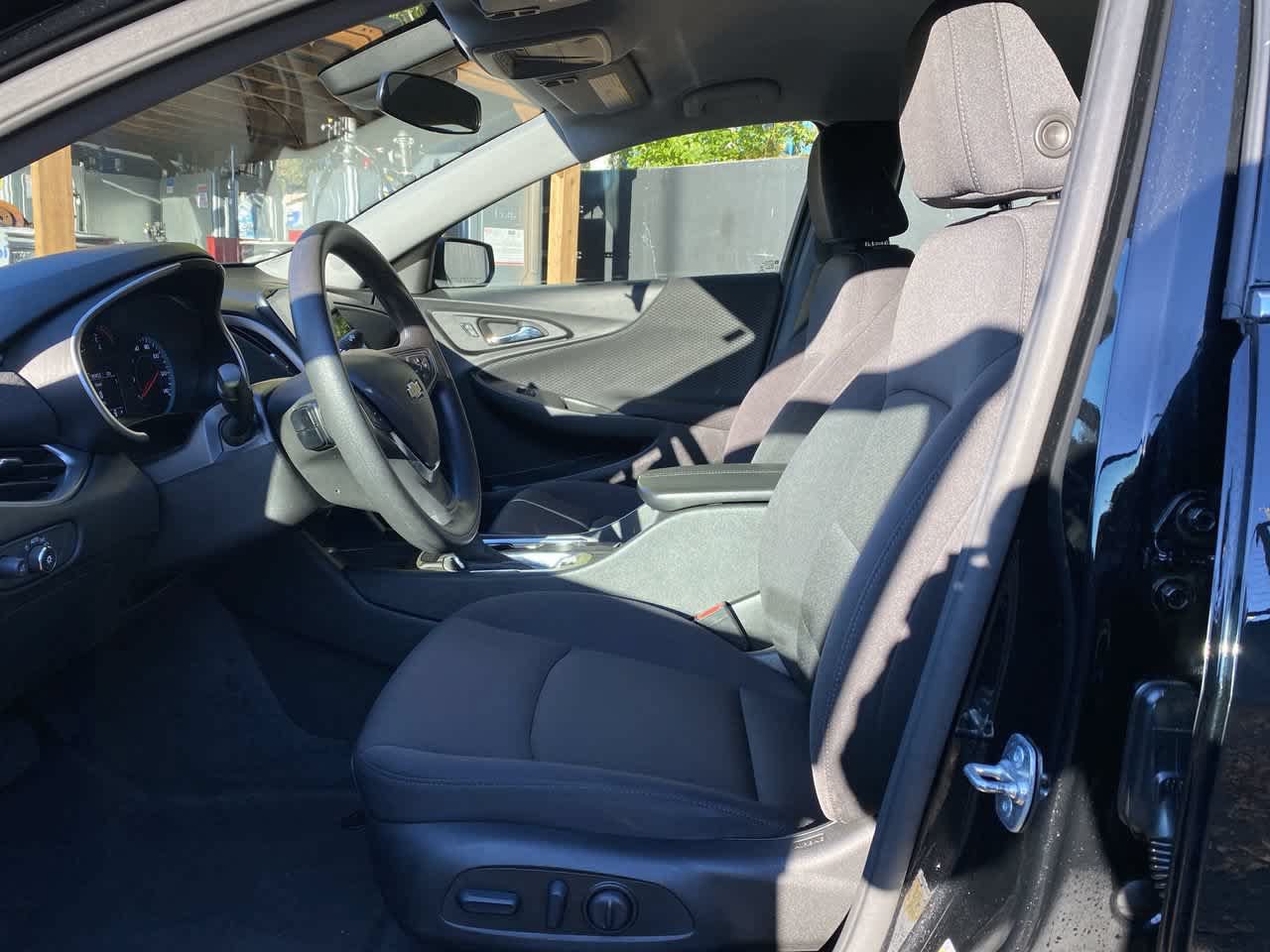 Used 2025 Chevrolet Malibu LT FWD image 13