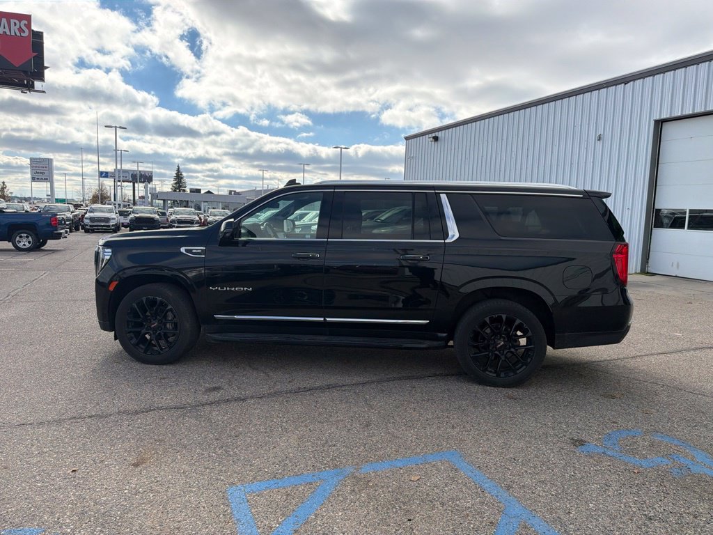 Used 2022 GMC Yukon XL SLT w/ SLT Luxury Package AWD/4WD image 9