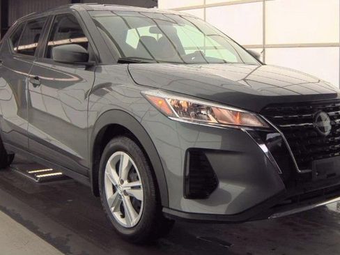 Used 2025 Nissan Kicks Play S image 1