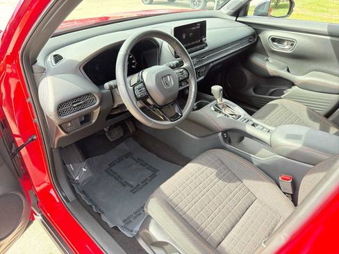 Used 2025 Honda HR-V Sport image 2